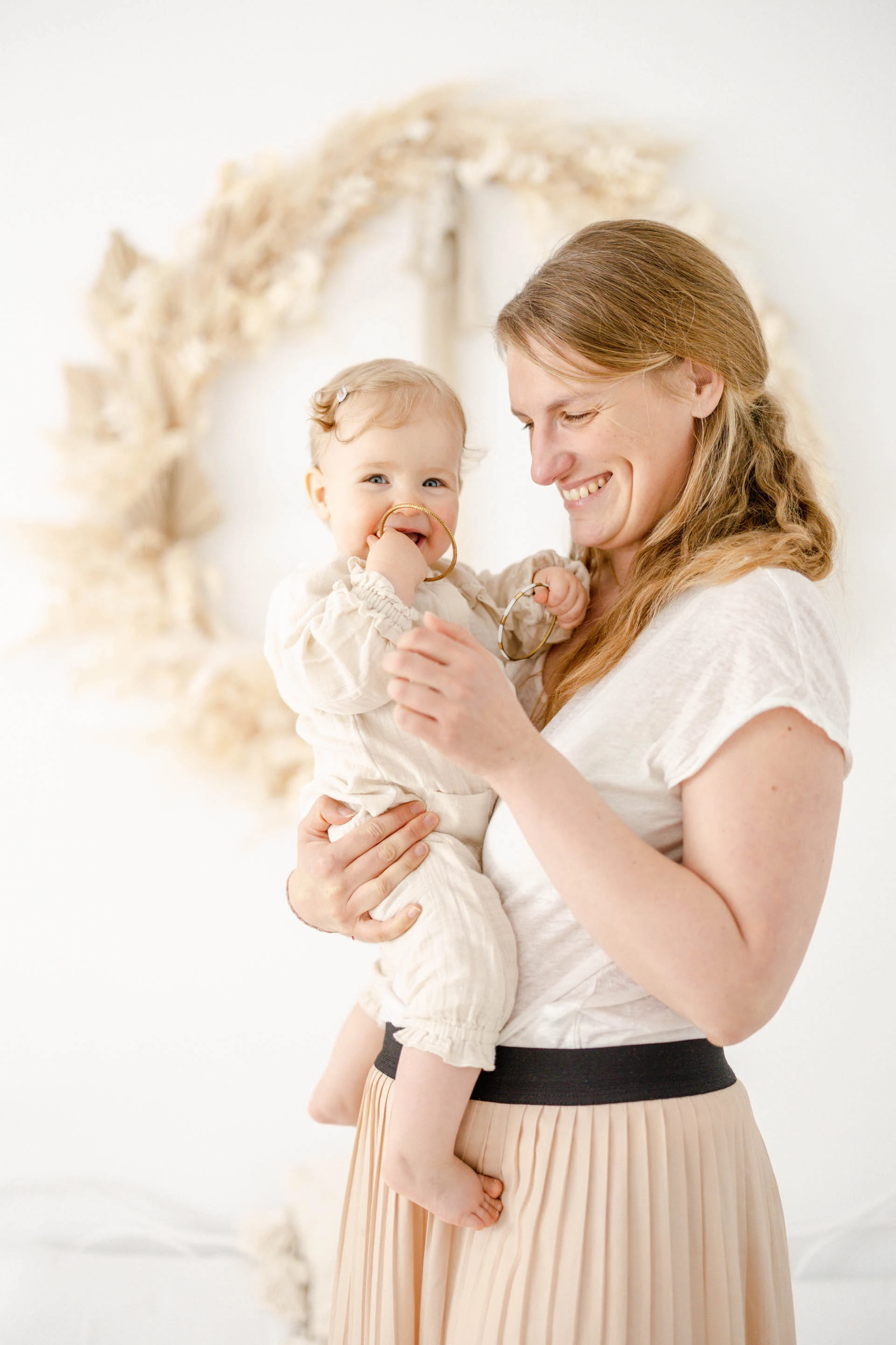 bonheur enfant robe sourire beige